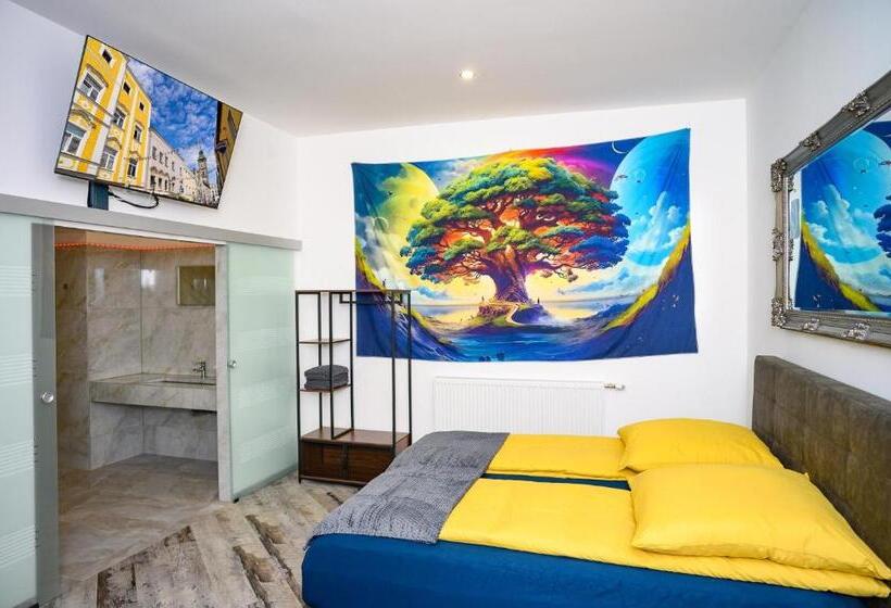 膳宿费 Plaza Cafe & Bar