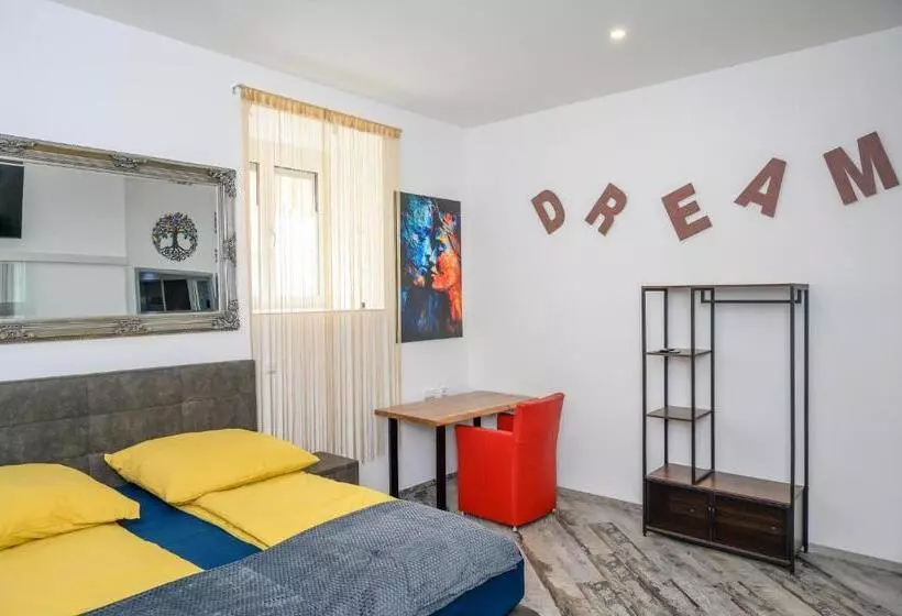 Majatalo Plaza Cafe & Bar