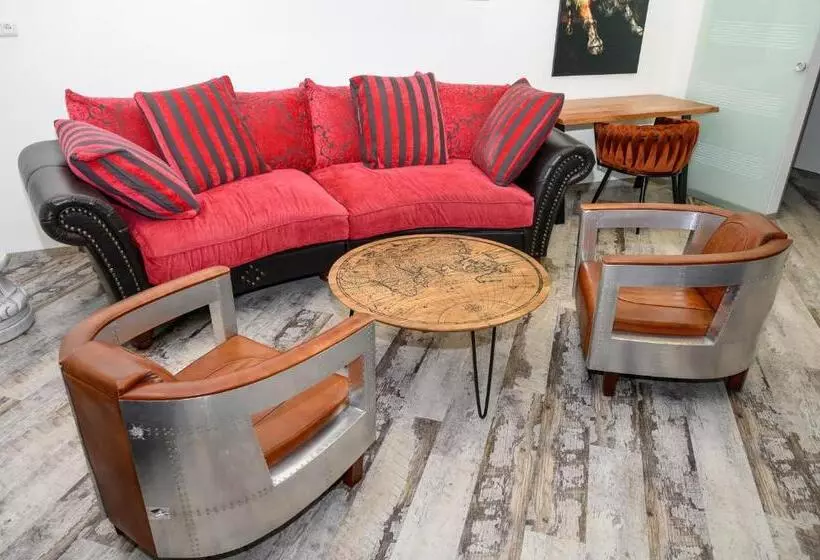 Majatalo Plaza Cafe & Bar