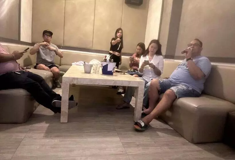 Jojies Crib Symfoni Tower 2 Bossa Guadalupe