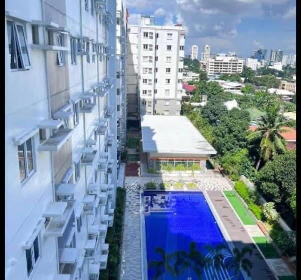 Jojies Crib Symfoni Tower 2 Bossa Guadalupe