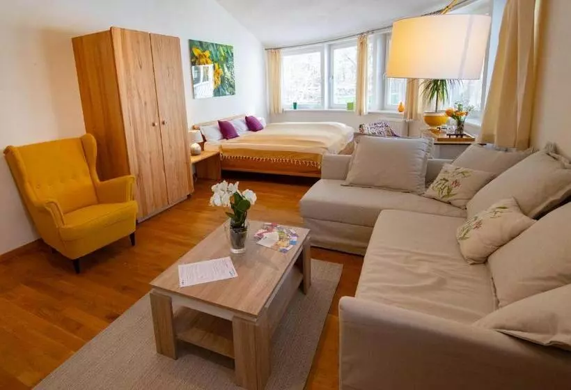 Aamiaismajoitus (B&B) Gästehaus Am Michaelshof, Im «haus Der Natur»