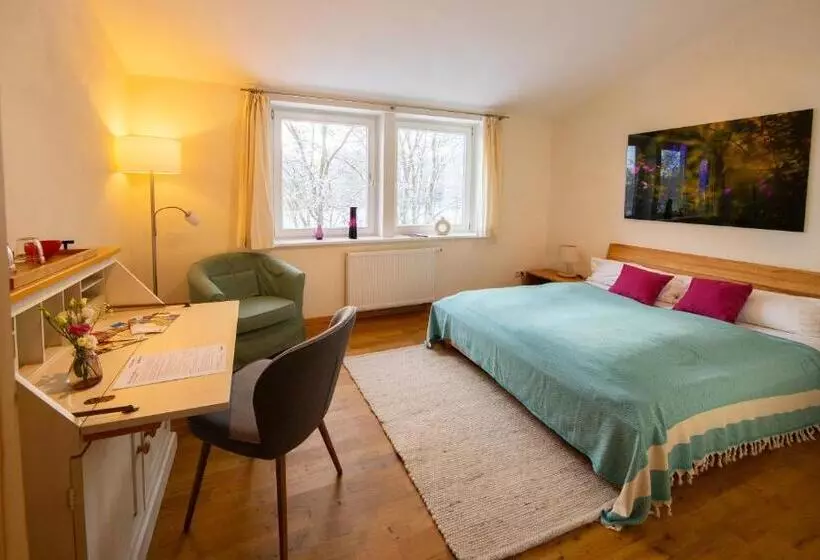 Aamiaismajoitus (B&B) Gästehaus Am Michaelshof, Im «haus Der Natur»