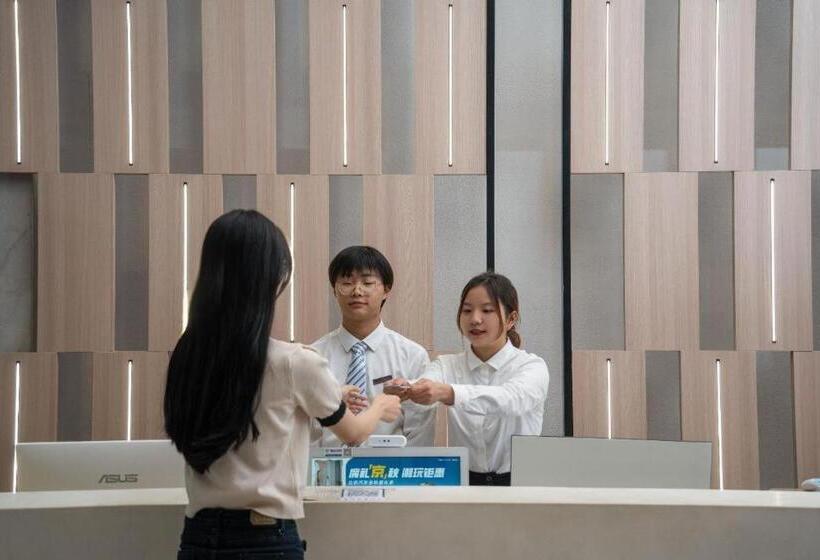 Echarm Hotel Chongqing Guanyinqiao Huangnibang Metro Station