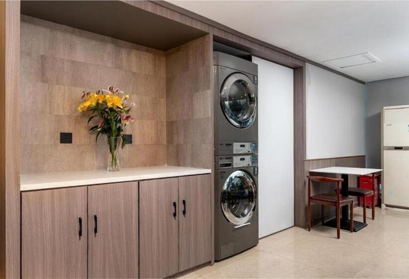 Hanting Hotel Guangzhou Baiyun Airport Renhe Metro Station