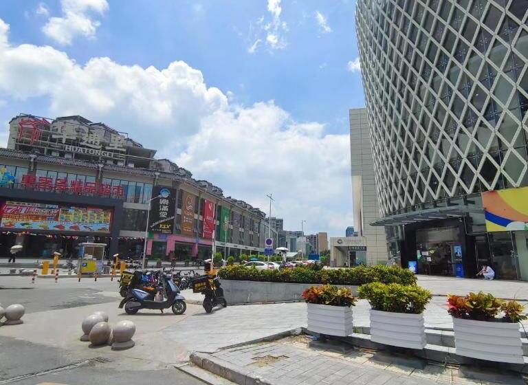 Hanting Hotel Guangzhou Baiyun Airport Renhe Metro Station