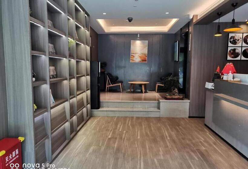 Hanting Hotel Shanghai Century Avenue Metro Station