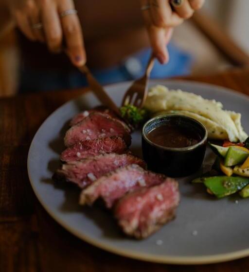 Otel Hoften Sukh Vasa, Sector 51 Gurgaon