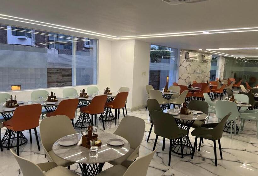 Otel Hoften Sukh Vasa, Sector 51 Gurgaon