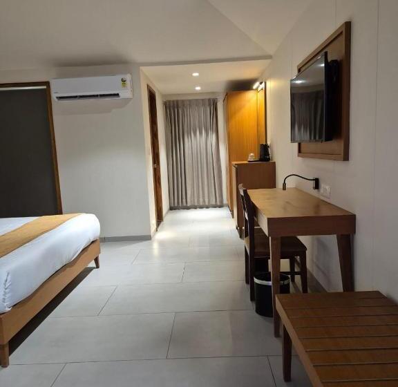 Отель The Gold Beach Annexe