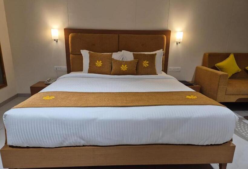 Отель The Gold Beach Annexe