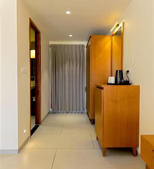 Отель The Gold Beach Annexe