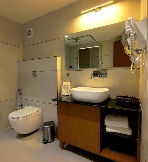 Отель The Gold Beach Annexe