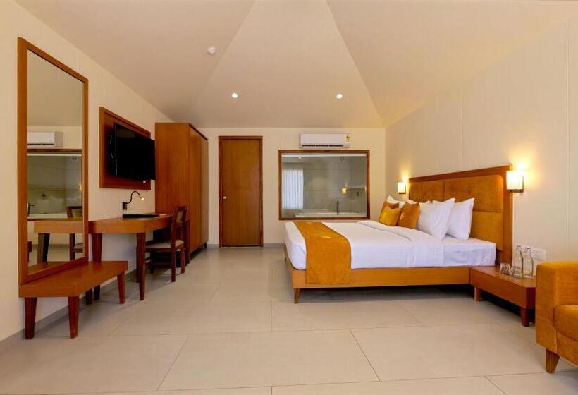 Отель The Gold Beach Annexe