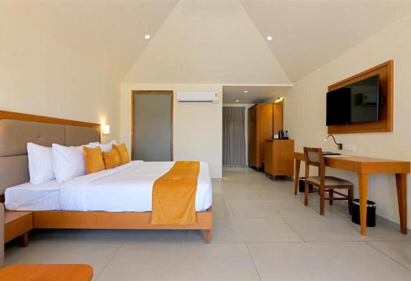 Отель The Gold Beach Annexe