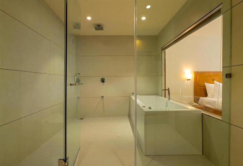 Отель The Gold Beach Annexe