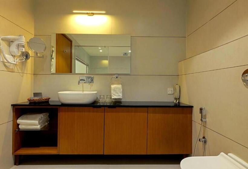 Отель The Gold Beach Annexe