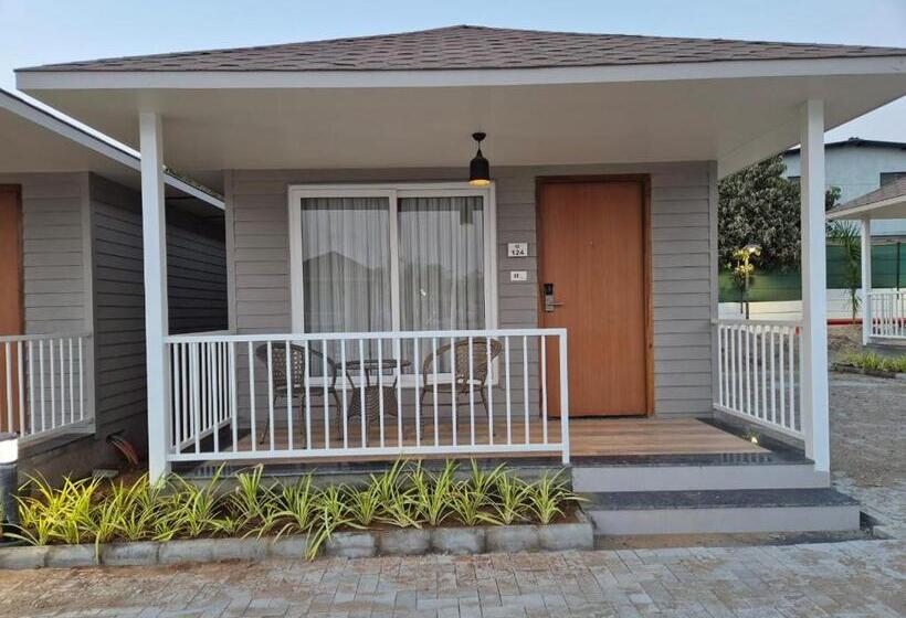 Отель The Gold Beach Annexe