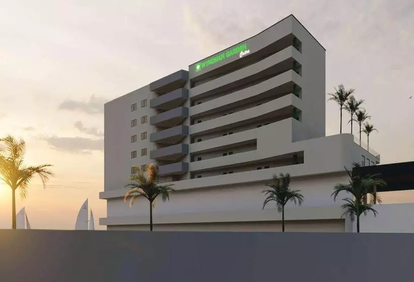 ホテル Wyndham Garden Mazatlan Marina