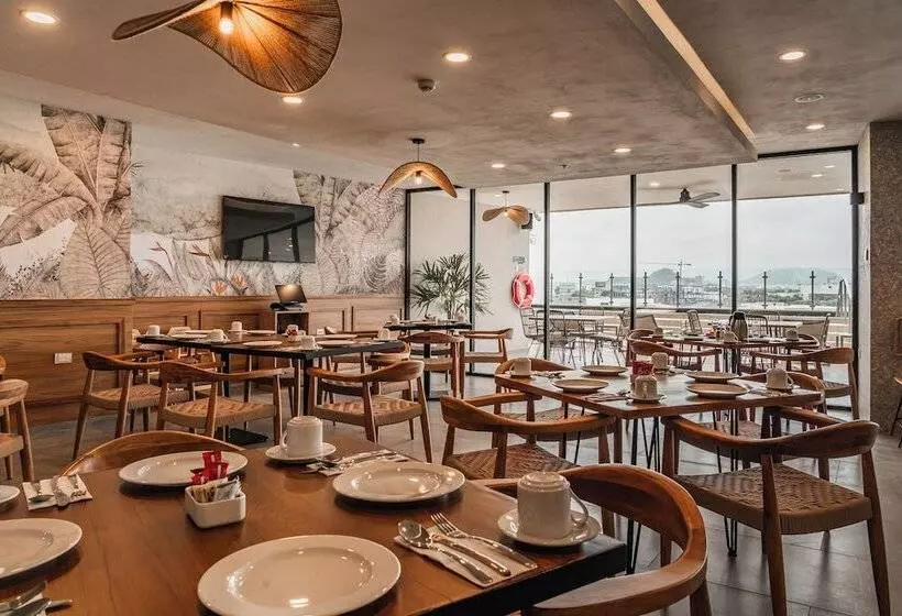 ホテル Wyndham Garden Mazatlan Marina