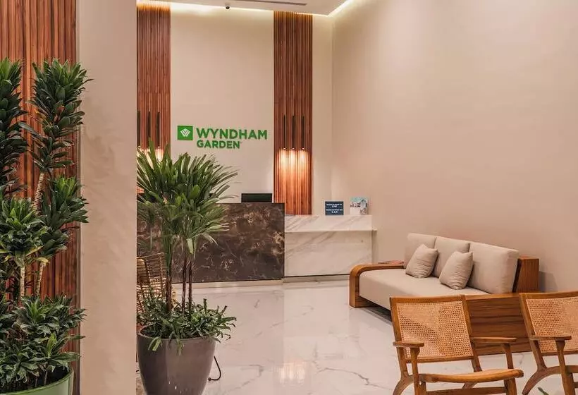 ホテル Wyndham Garden Mazatlan Marina