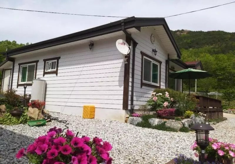 Majatalo Sangjoo Munjangdae Healing House