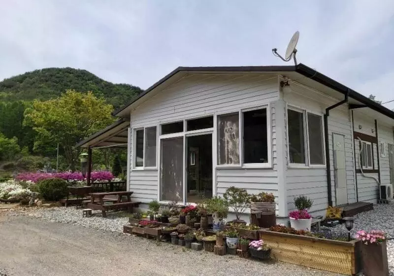 Majatalo Sangjoo Munjangdae Healing House