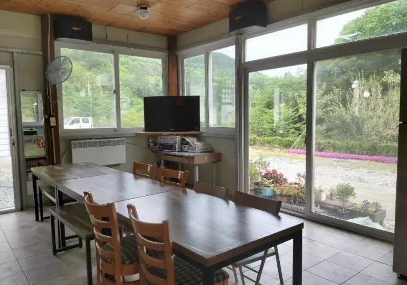 Majatalo Sangjoo Munjangdae Healing House