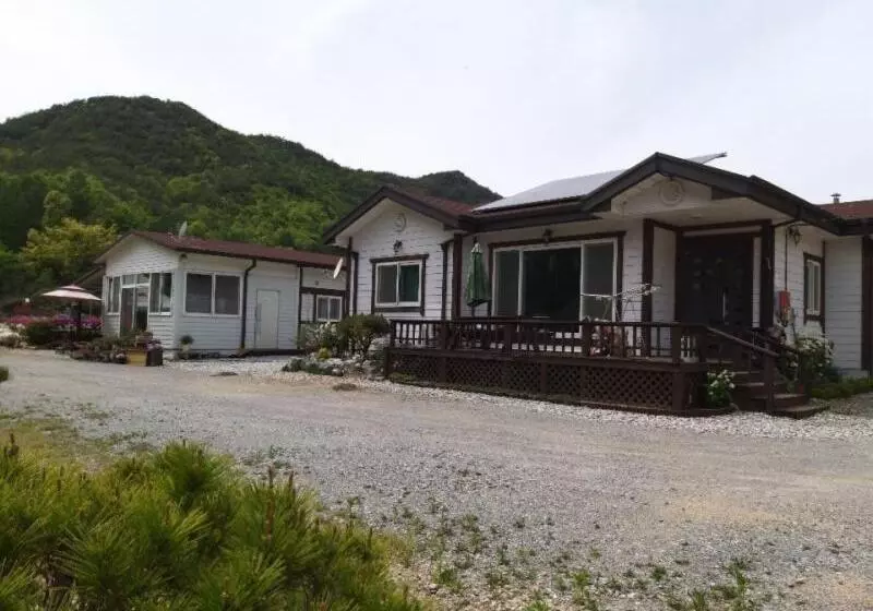 Majatalo Sangjoo Munjangdae Healing House