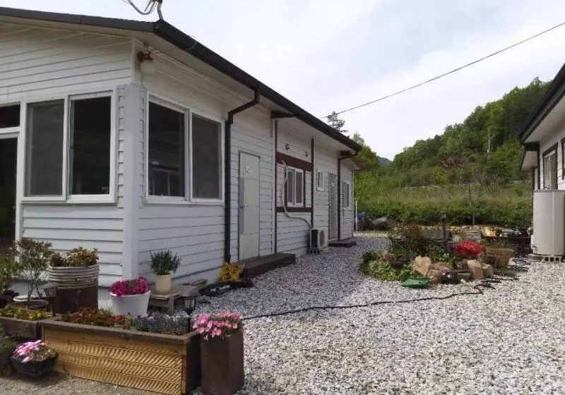 Majatalo Sangjoo Munjangdae Healing House