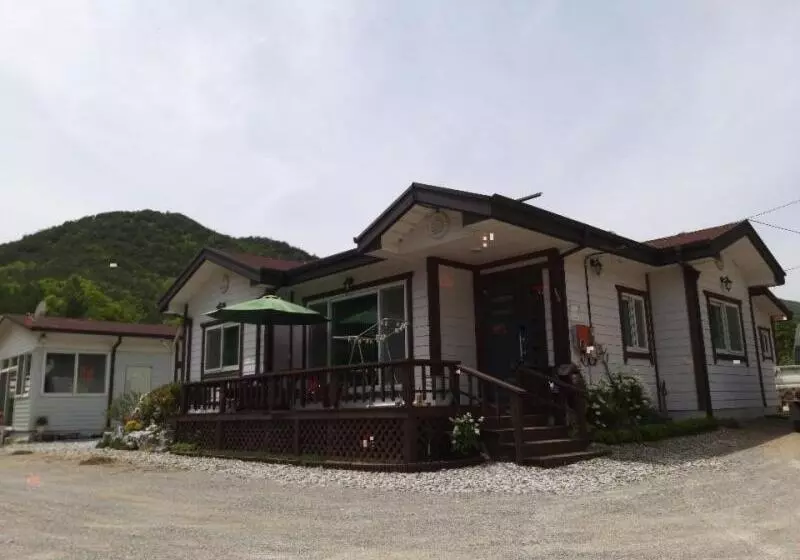 Majatalo Sangjoo Munjangdae Healing House