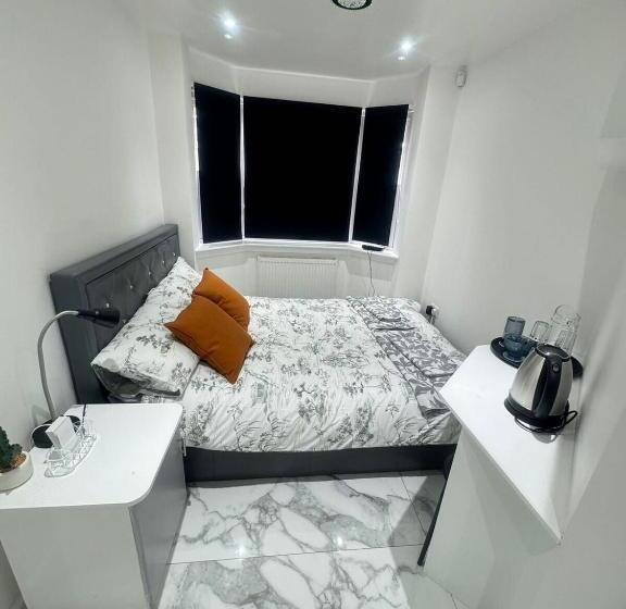 پانسیون Tina Guest House