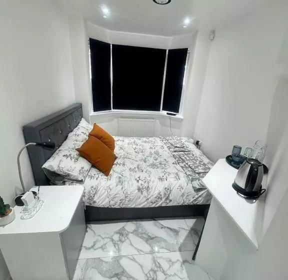 ペンション Tina Guest House