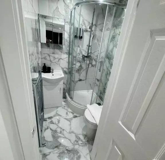 ペンション Tina Guest House