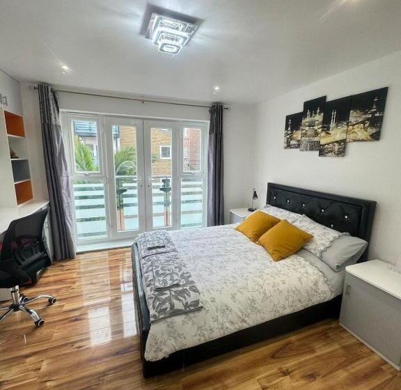 پانسیون Tina Guest House