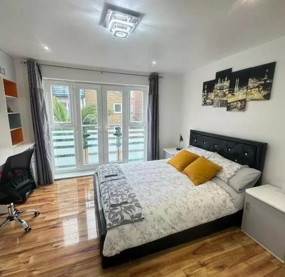 ペンション Tina Guest House