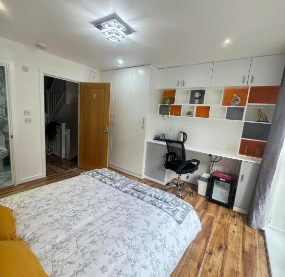 پانسیون Tina Guest House