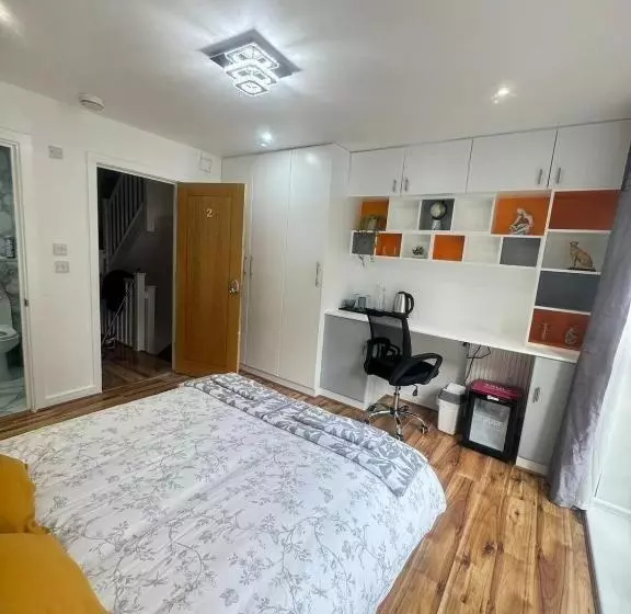 ペンション Tina Guest House