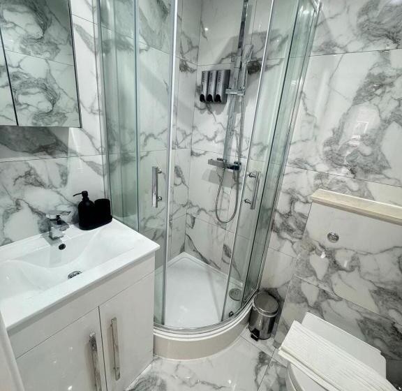 پانسیون Tina Guest House