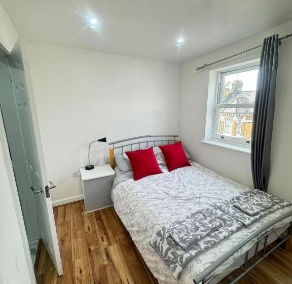 پانسیون Tina Guest House