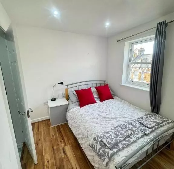 ペンション Tina Guest House