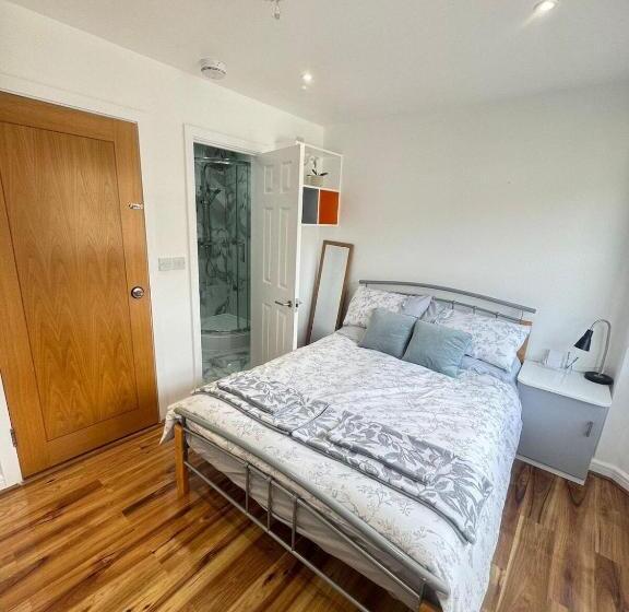 پانسیون Tina Guest House