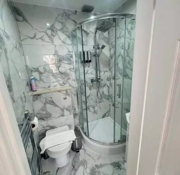 ペンション Tina Guest House