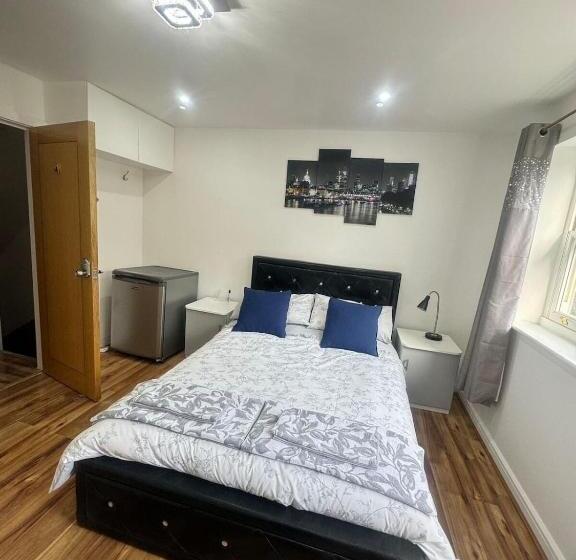 پانسیون Tina Guest House