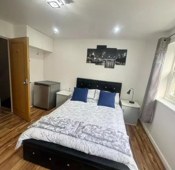 ペンション Tina Guest House