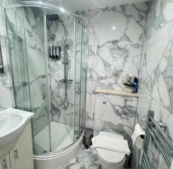 پانسیون Tina Guest House