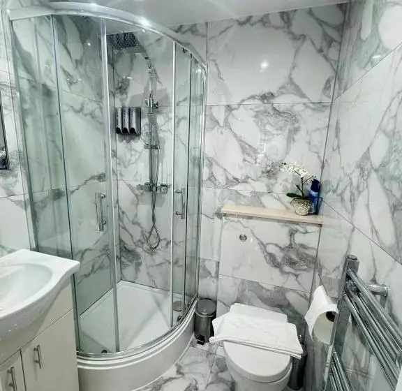 ペンション Tina Guest House