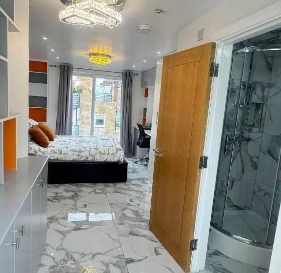 ペンション Tina Guest House