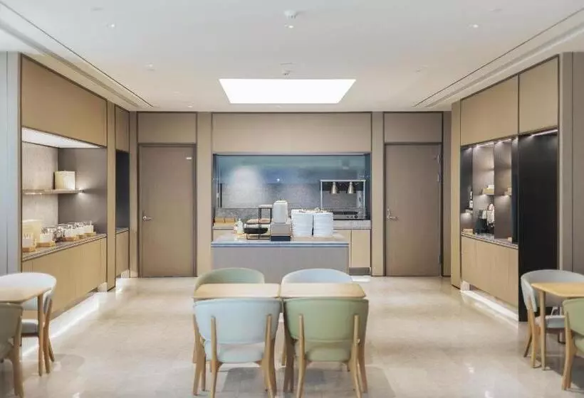 Ji Hotel Shanghai Bao An Road Metro Station