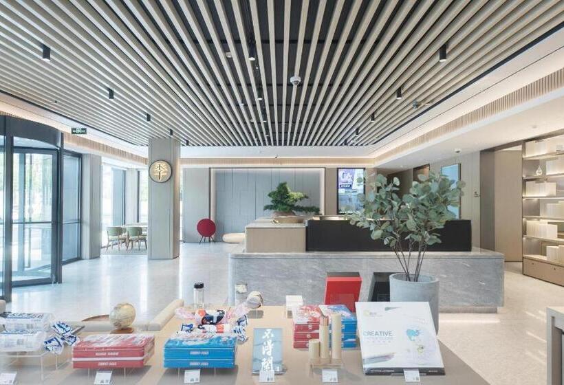 Ji Hotel Shanghai Bao An Road Metro Station